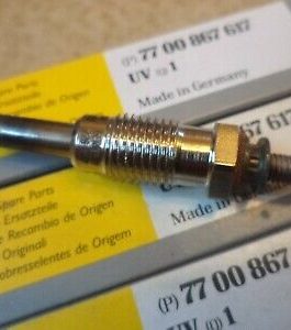 n°rn364 lot 4 bougie prechauffe renault r19 megane scenic 7700867617 neuve DPA86