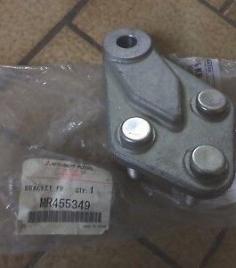 n°v659 support inferieur bras mitsubishi lancer mr455349 neuf DPA86