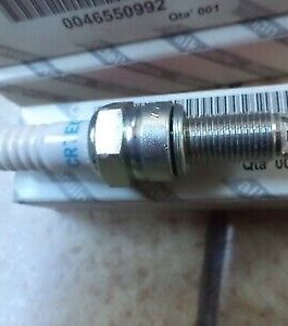 n°vt186 lot 4 bougies alfa romeo 147 46550992 neuve DPA86