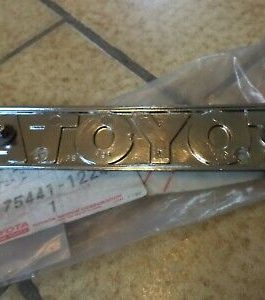 n°sa45 insigne toyota corolla 7544112240 neuf DPA86