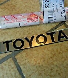 n°sa48 insigne toyota corolla 7544112460 neuf DPA86