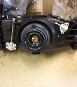 n°ma201 phare gauche mazda 323 8bbw51040a neuf endommagé DPA86