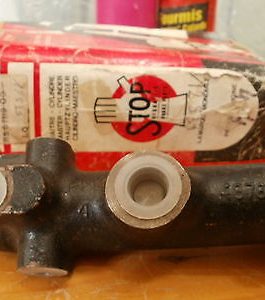 n°257 maitre cylindre peugeot 404 s57119 12539 neuf stop DPA86