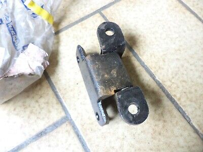 n°nc22 charniere ard nissan truck 720 8240121w00 neuve n°nc22 charniere ard nissan truck 720 8240121w00 neuve DPA86