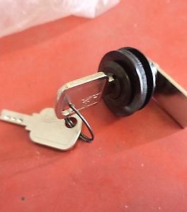 n°w235 serrure ancienne fiat 60766136 neuve DPA86