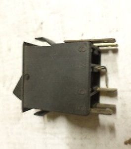 n°r189 interrupteur antibrouillard vert innocenti bertone neuf DPA86