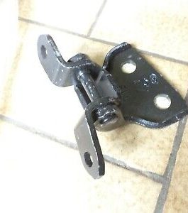 n°nc21 charniere gauche inferieur nissan primera 8042190j35 neuve DPA86