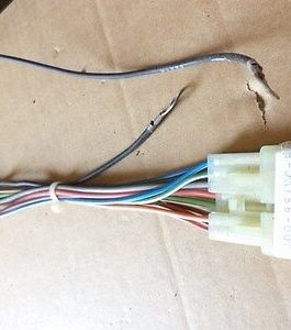 n°to63 broche autoradio toyota 69900099jvc neuf DPA86