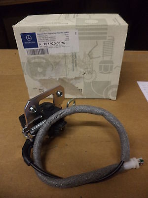 n°m272 serrure banquette mercedes classe C E w204  2079200076 neuve DPA86