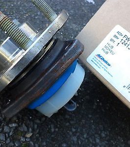 n°gm53 moyeu roue cadillac cts sts 12413071 neuf DPA86