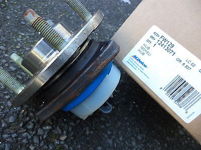n°gm53 moyeu roue cadillac cts sts 12413071 neuf DPA86