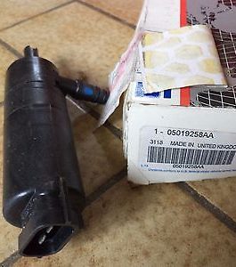 n°z747 pompe lave phare chrysler sebring 5019258aa neuve DPA86