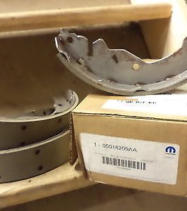 n°z544 jeu garniture frein chrysler pt cruiser 5018209aa neuve DPA86