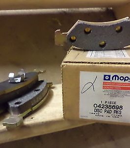 n°z543 jeu plaquette av chrysler lebaron 4238698 neuve DPA86