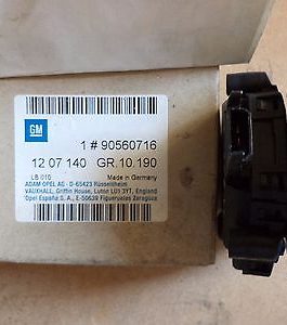 n°p196 moteur retroviseur droit opel astra F 90560716 neuf