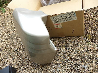 n°gm40 embout parechoc arg mitsubishi pajero ref mb831719 neuf DPA86
