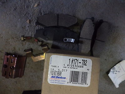 n°gm178 couvercle console centrale escalade avalanche tahoe 88986667 neuf DPA86