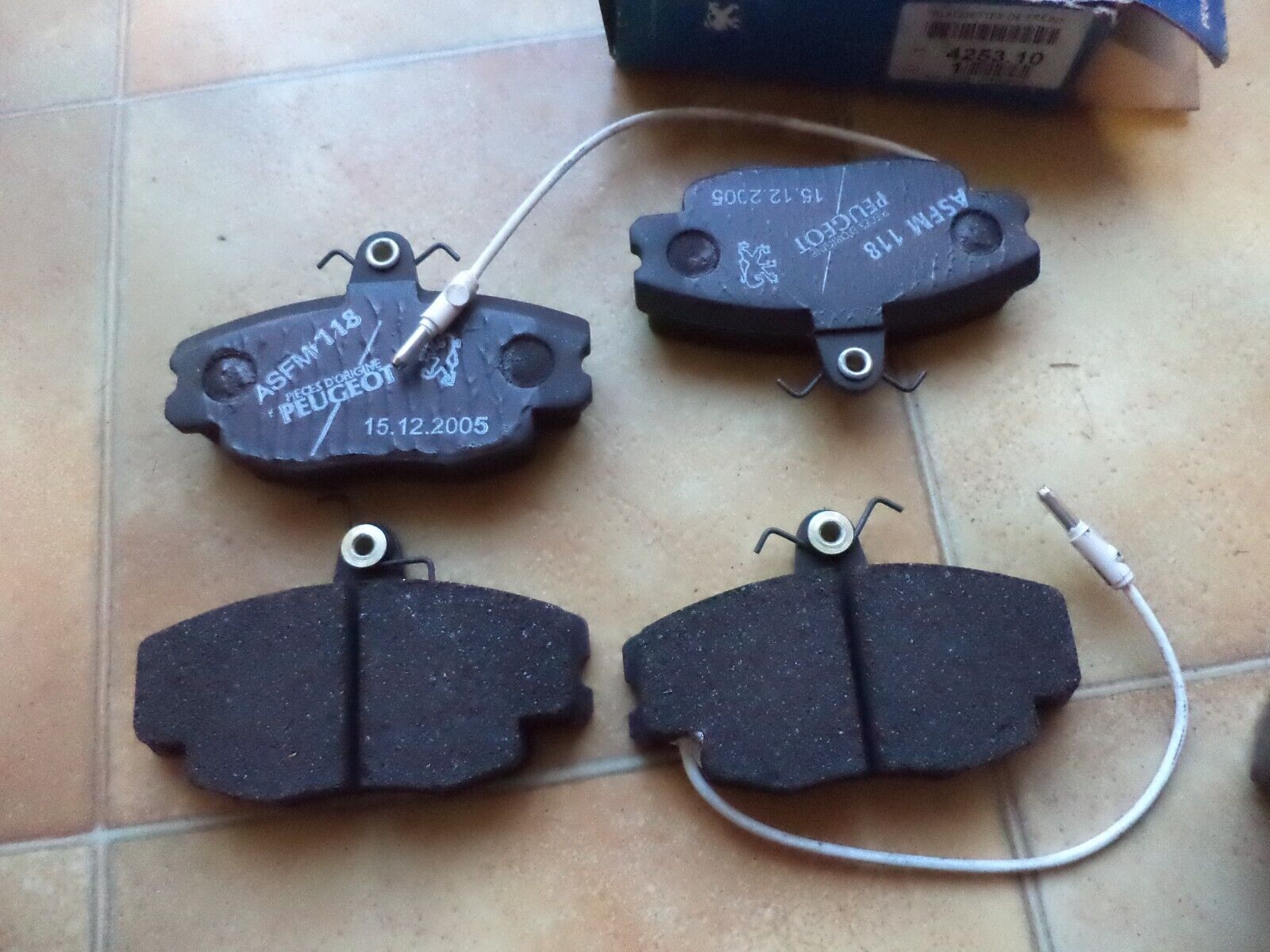 n°pb51 jeu plaquette av peugeot 205 309 425310 neuf n°pb51 jeu plaquette av peugeot 205 309 425310 neuf DPA86