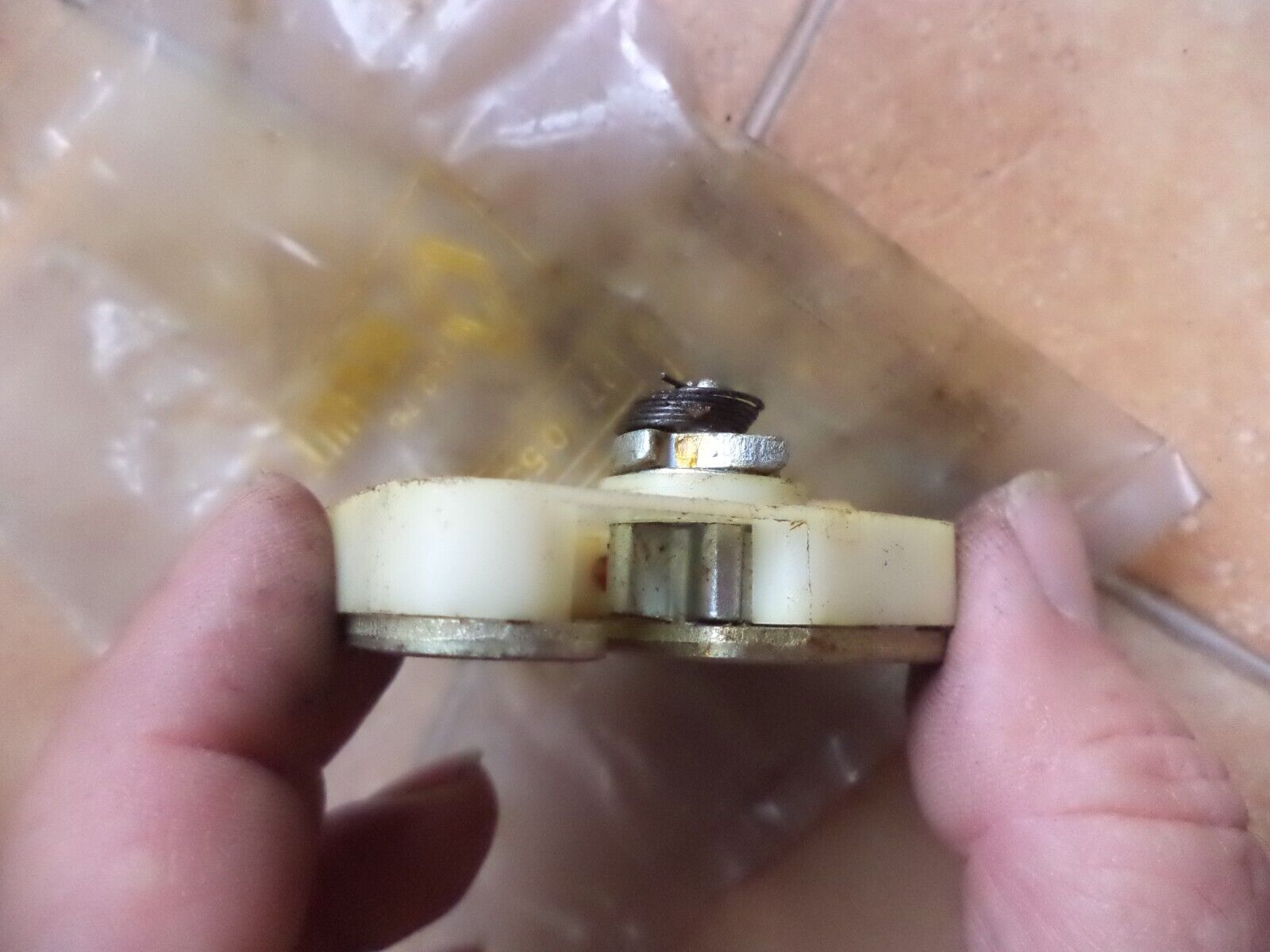 n°rt96 gache serrure porte arg renault r16 7700538638 neuve DPA86
