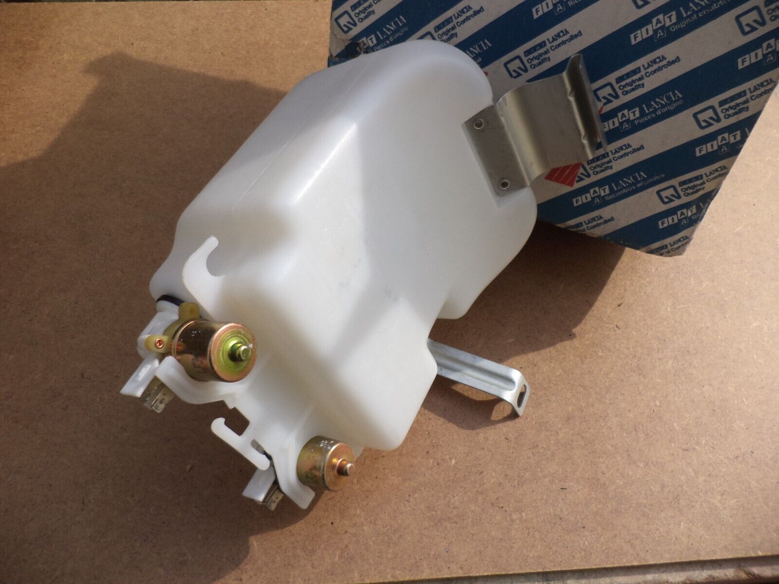 n°fc33 bocal et pompe lave glace fiat uno 7687106 neuf DPA86
