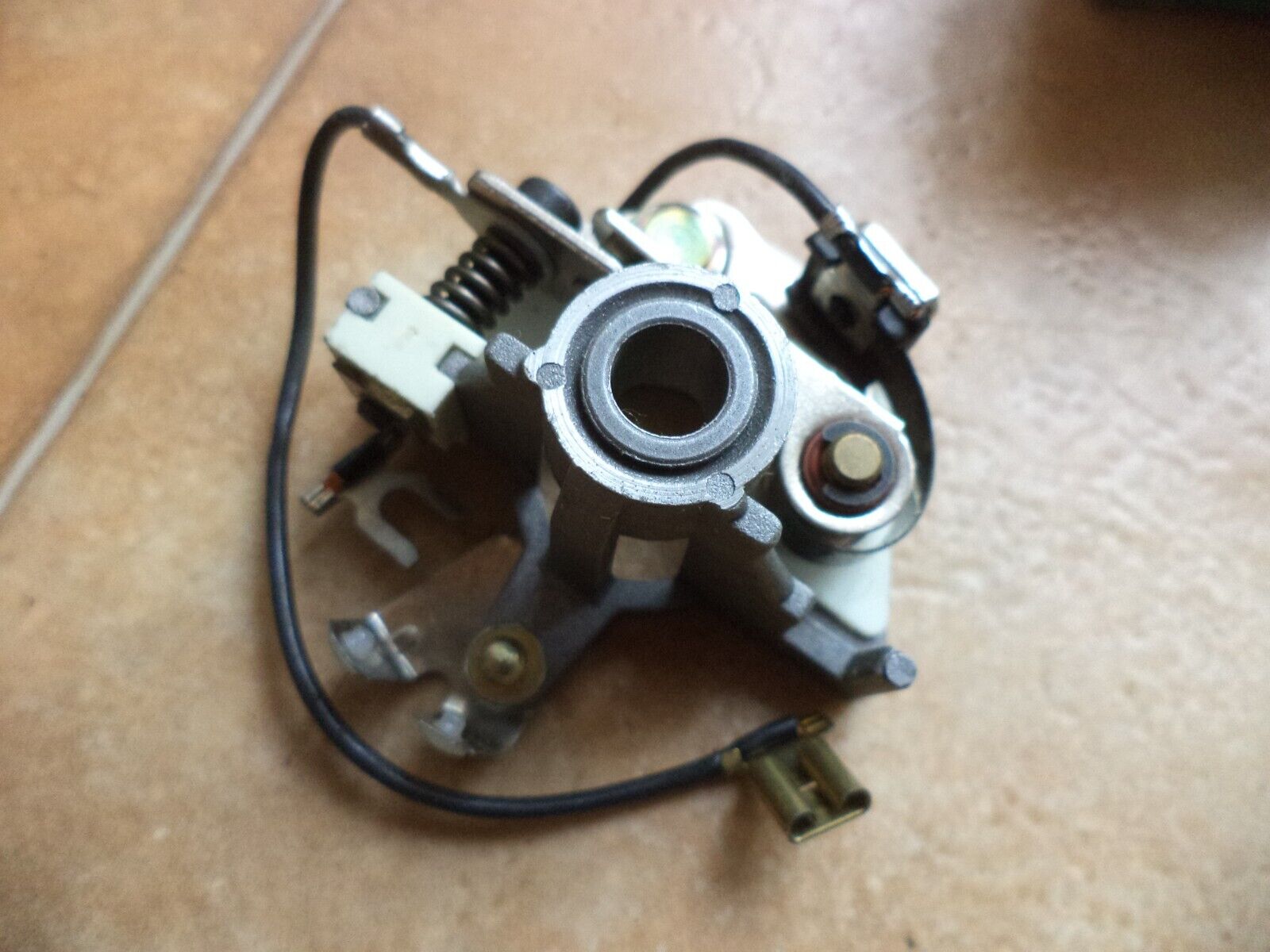 n°ce235 vis platine allumage renault r14 r20 delta dsb887C neuf DPA86
