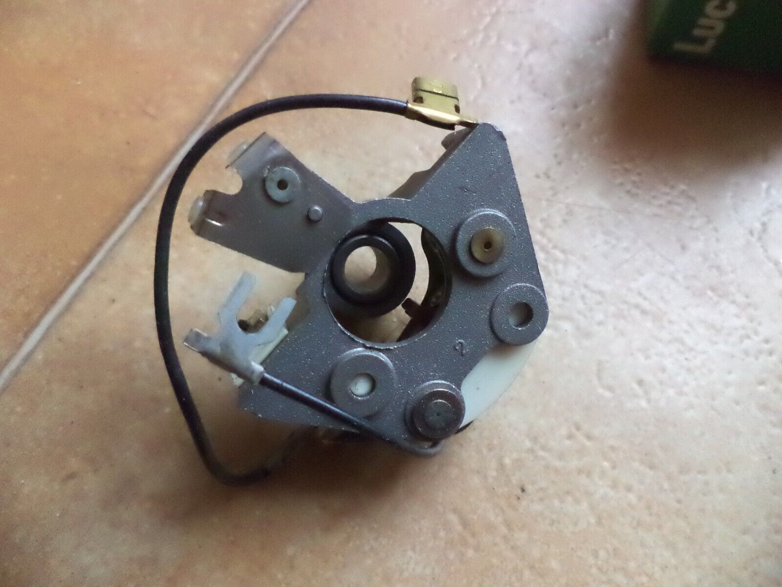 n°ce233 vis platine allumage renault r11 r9 r4 dsb885C 7701030506 neuf DPA86