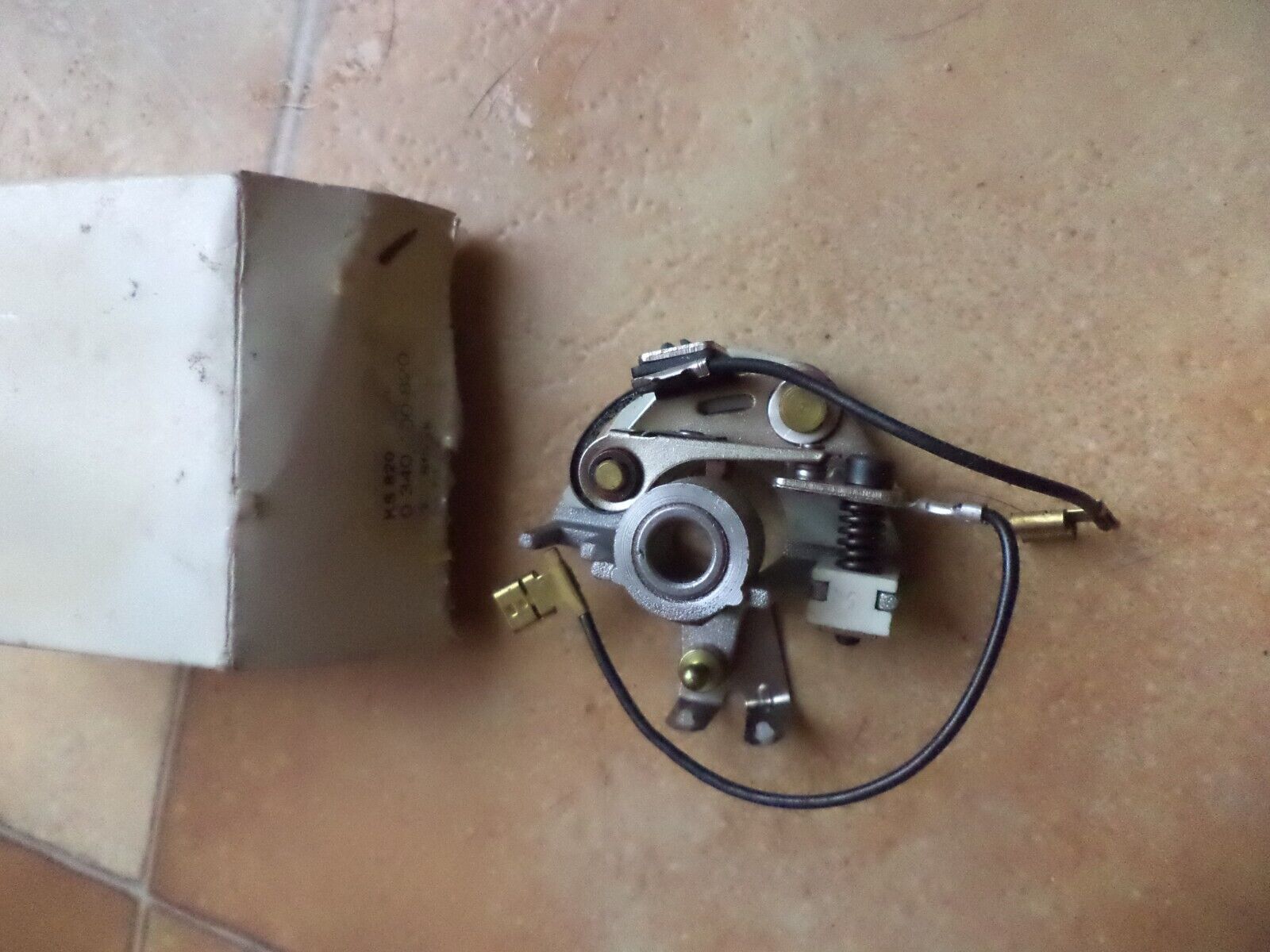 n°ce241 vis platine allumage renault r14 r20 delta 0340100820 KS820 neuf DPA86