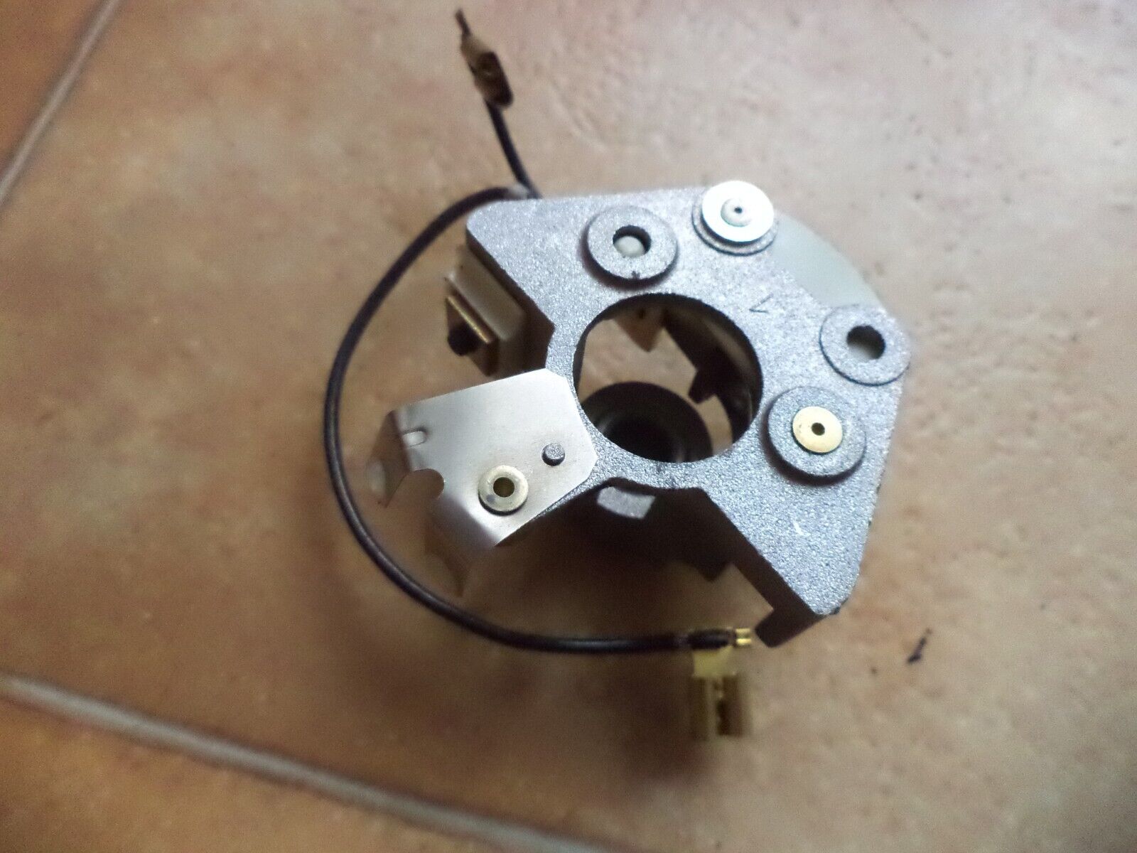 n°ce241 vis platine allumage renault r14 r20 delta 0340100820 KS820 neuf DPA86
