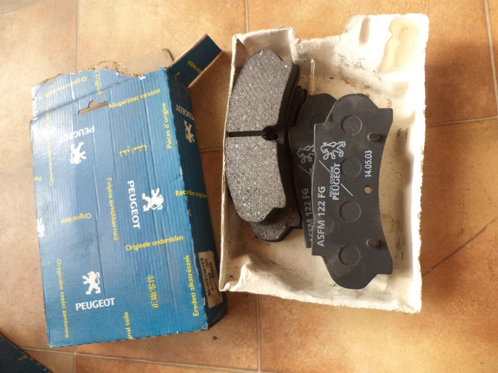 n°pb43 jeu plaquette av peugeot 106 205 405 super 5 425261 neuf DPA86