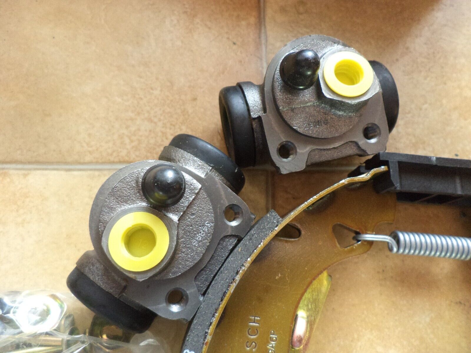 n°pb45 kit frein arriere peugeot 205 42416L neuf n°pb45 kit frein arriere peugeot 205 42416L neuf DPA86