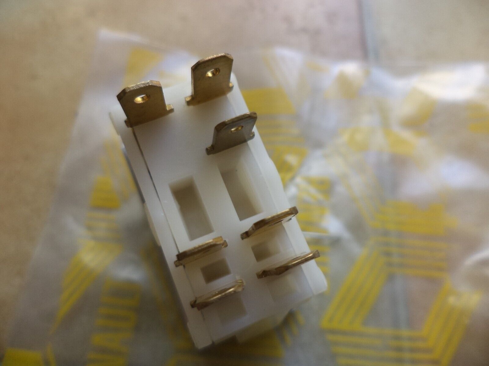 n°rt154 interrupteur warning renault 7700557581 neuf DPA86