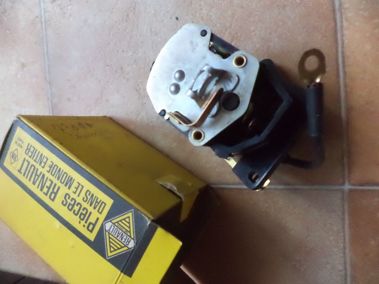 n°rt120 enjoliveur roue renault 4l 0428414300 neuf DPA86