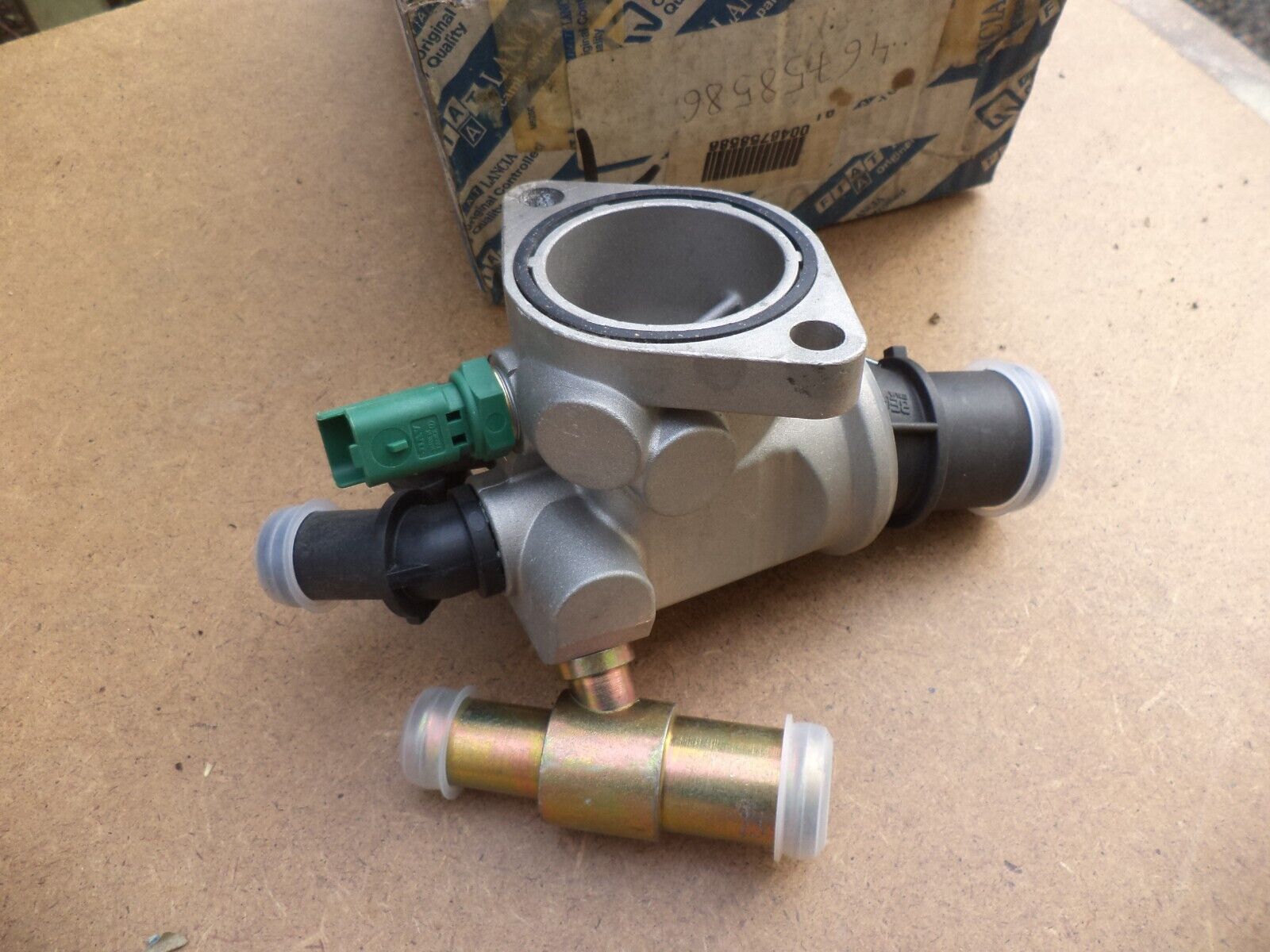 n°fc49 thermostat eau fiat punto 46758434 neuf DPA86