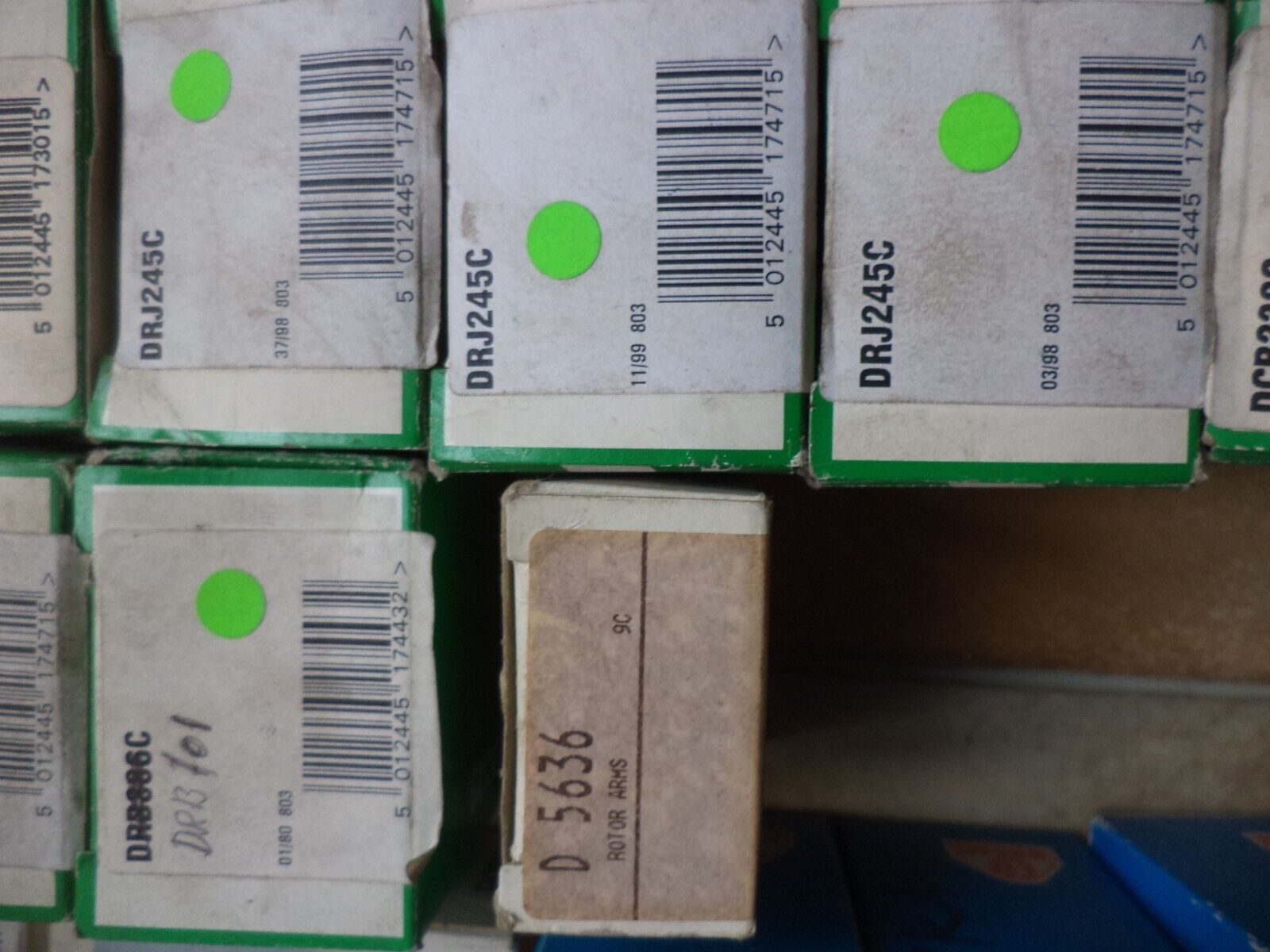 n°ce247 lot 63 doigt condenseur contacteur allumage neuf DPA86