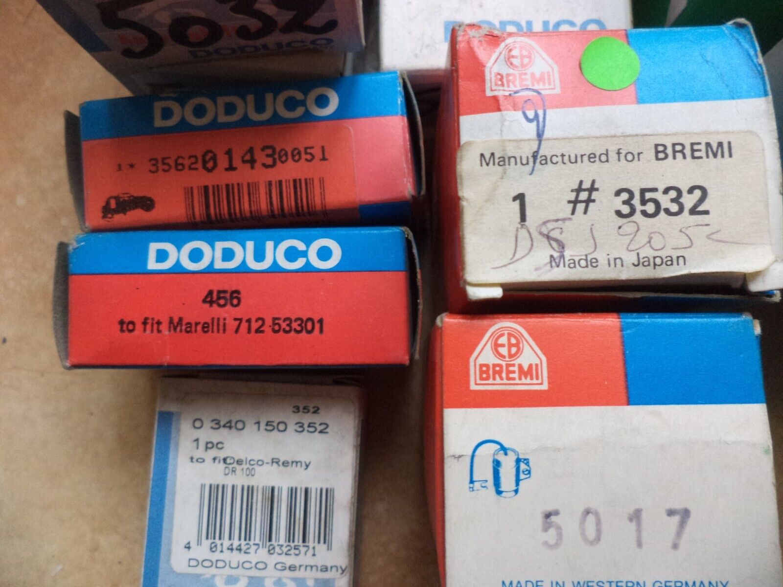 n°ce247 lot 63 doigt condenseur contacteur allumage neuf DPA86