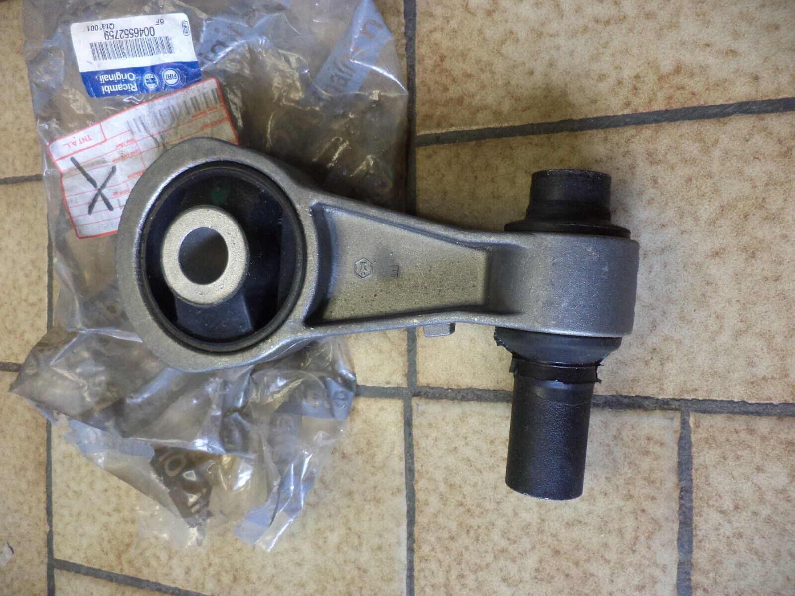 n°fc13 support moteur ar fiat punto ypsilon 46552759 neuf DPA86