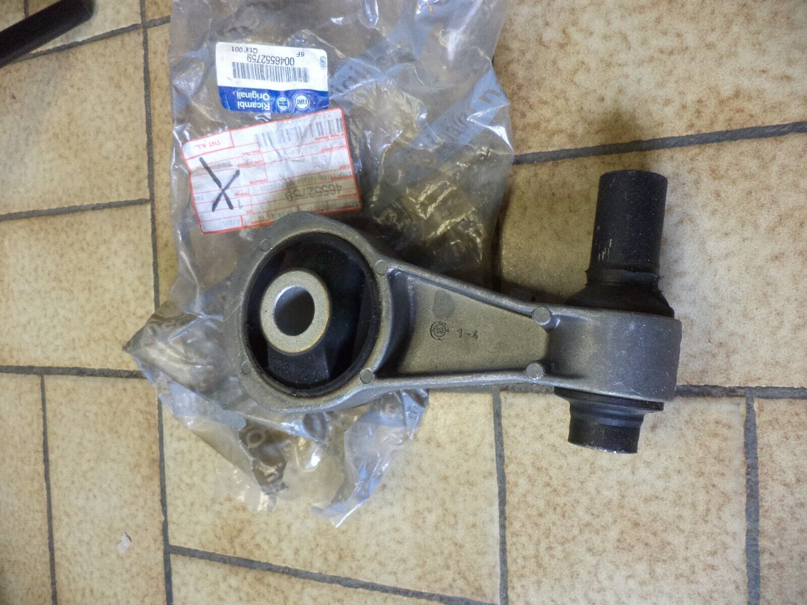 n°fc13 support moteur ar fiat punto ypsilon 46552759 neuf DPA86