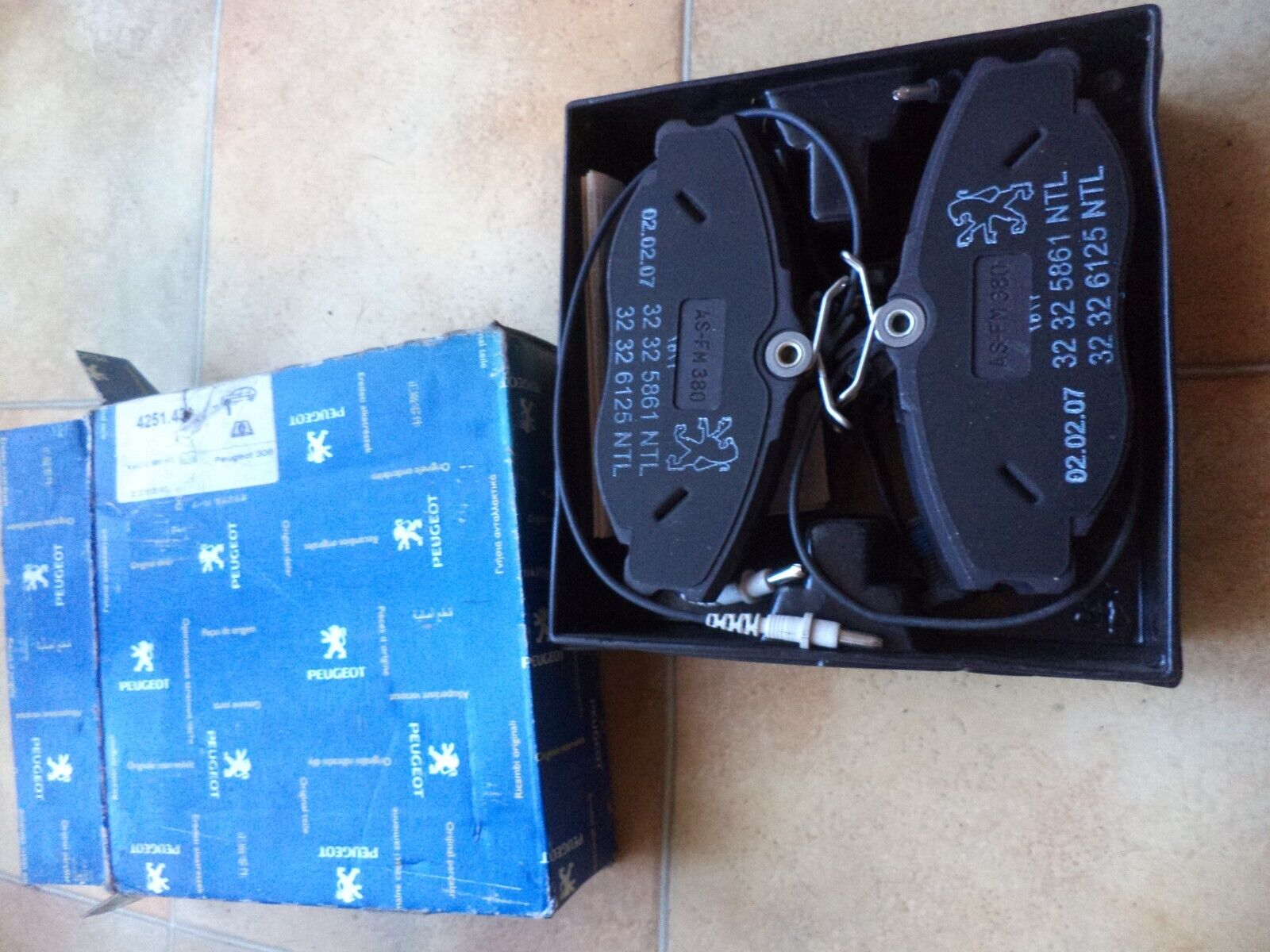 n°pb48 jeu plaquette av peugeot 205 309 425282 neuf DPA86