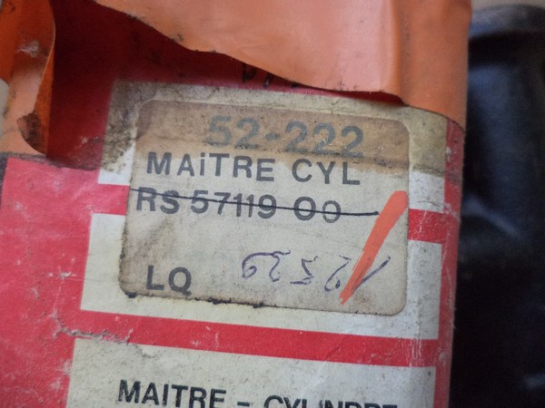 n°257 maitre cylindre peugeot 404 s57119 12539 neuf stop DPA86