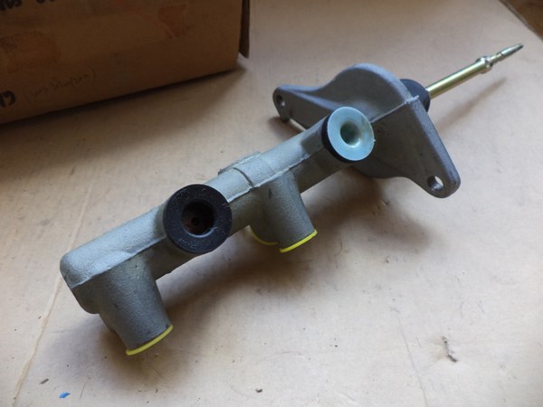 n°264 maitre cylindre ford escort MK3 12728 ou 613492 neuf ford 6088077 DPA86