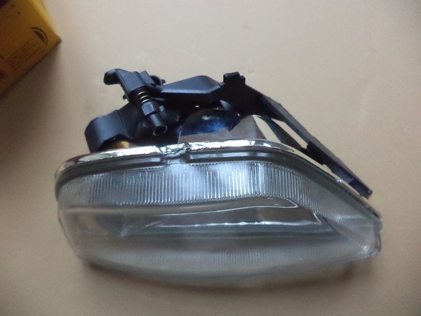 n°he20 antibrouillard ford focus mk1 avant gauche 1na010205011 hella neuf DPA86