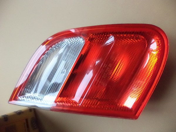 n°he22 feu mercedes CLK C208 A208 arriere gauche hella neuf DPA86