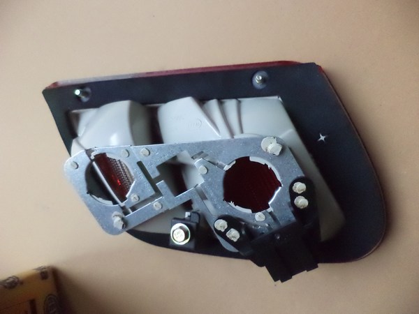 n°he22 feu mercedes CLK C208 A208 arriere gauche hella neuf DPA86