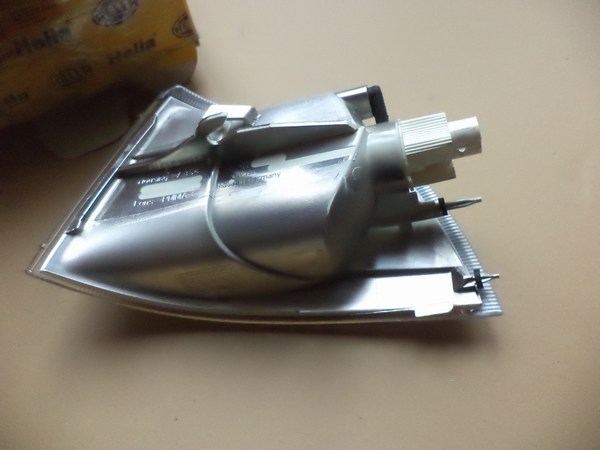 n°he24 clignotant volvo S40 V40 avant droit hella neuf DPA86
