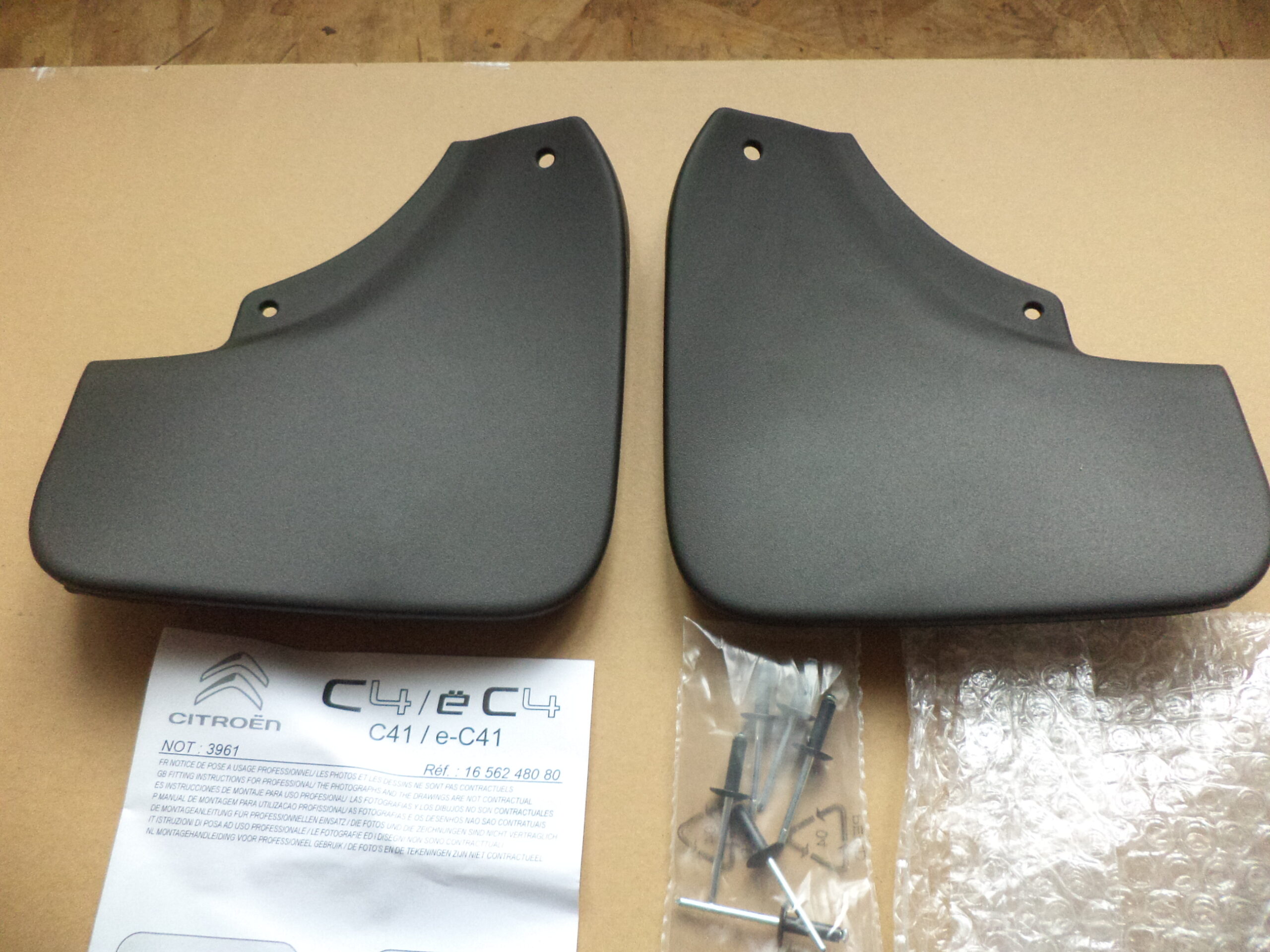 n°j6 bavette arriere citroen C4 éC4 type C41 1656248080 neuve DPA86