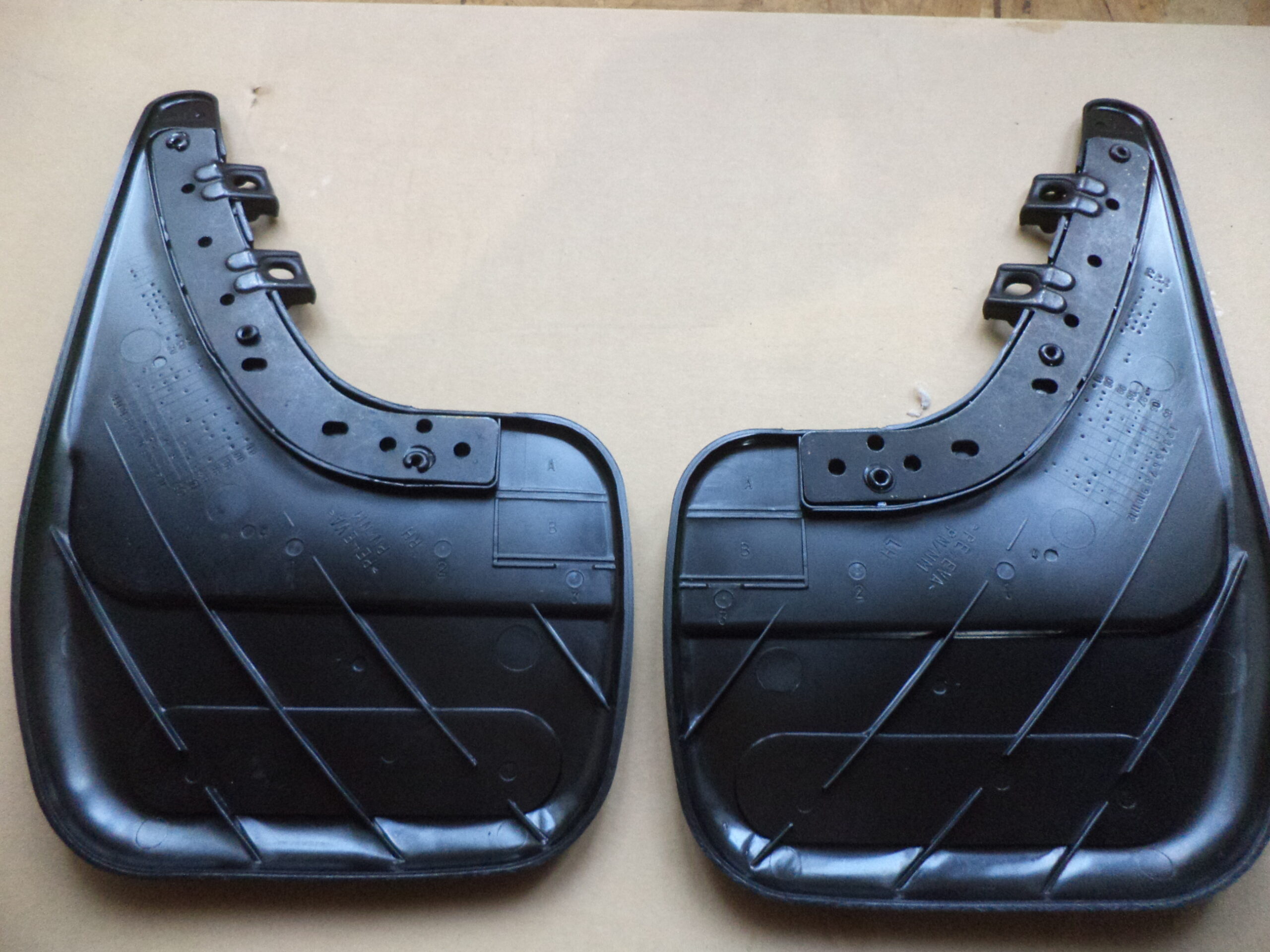 n°j7 bavette arriere peugeot 106 xsi 205 806 expert 9603g1 neuve DPA86