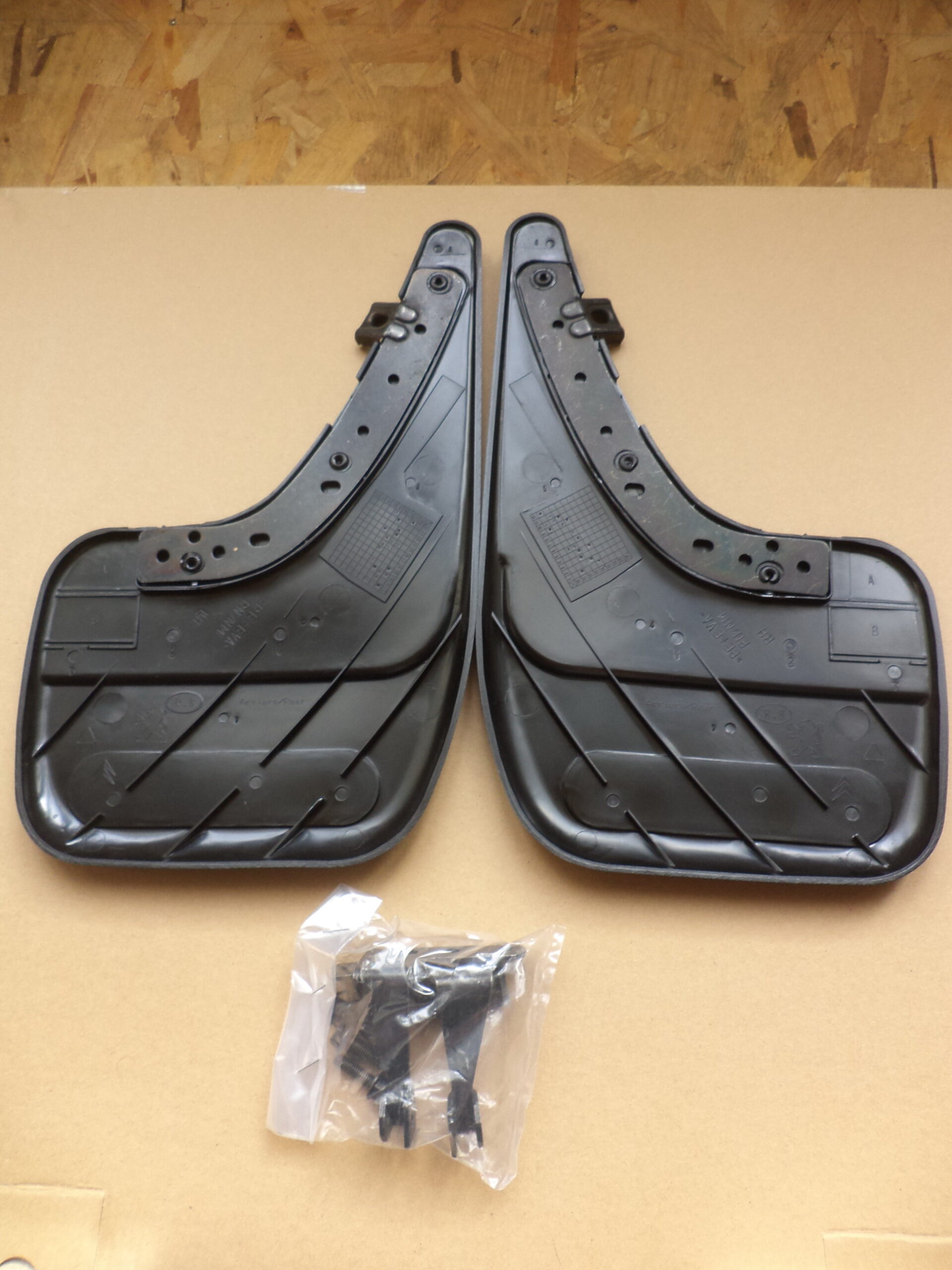 n°j9 bavette arriere peugeot 106 206 306 307 405 406 605 9603K5 neuve DPA86