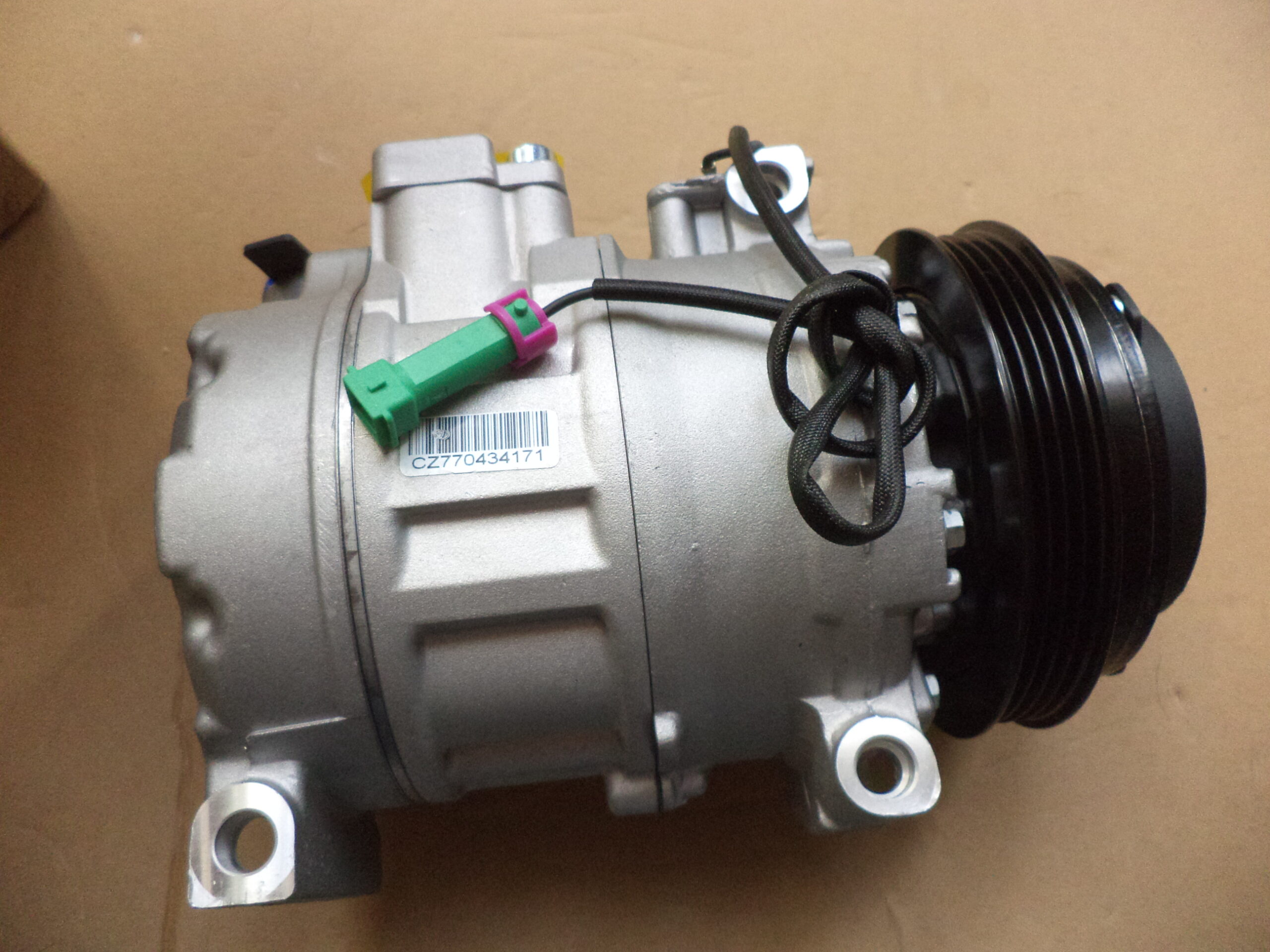 n°he12 compresseur climatisation skoda superb VW passat B5 8fk351126961 neuf DPA86