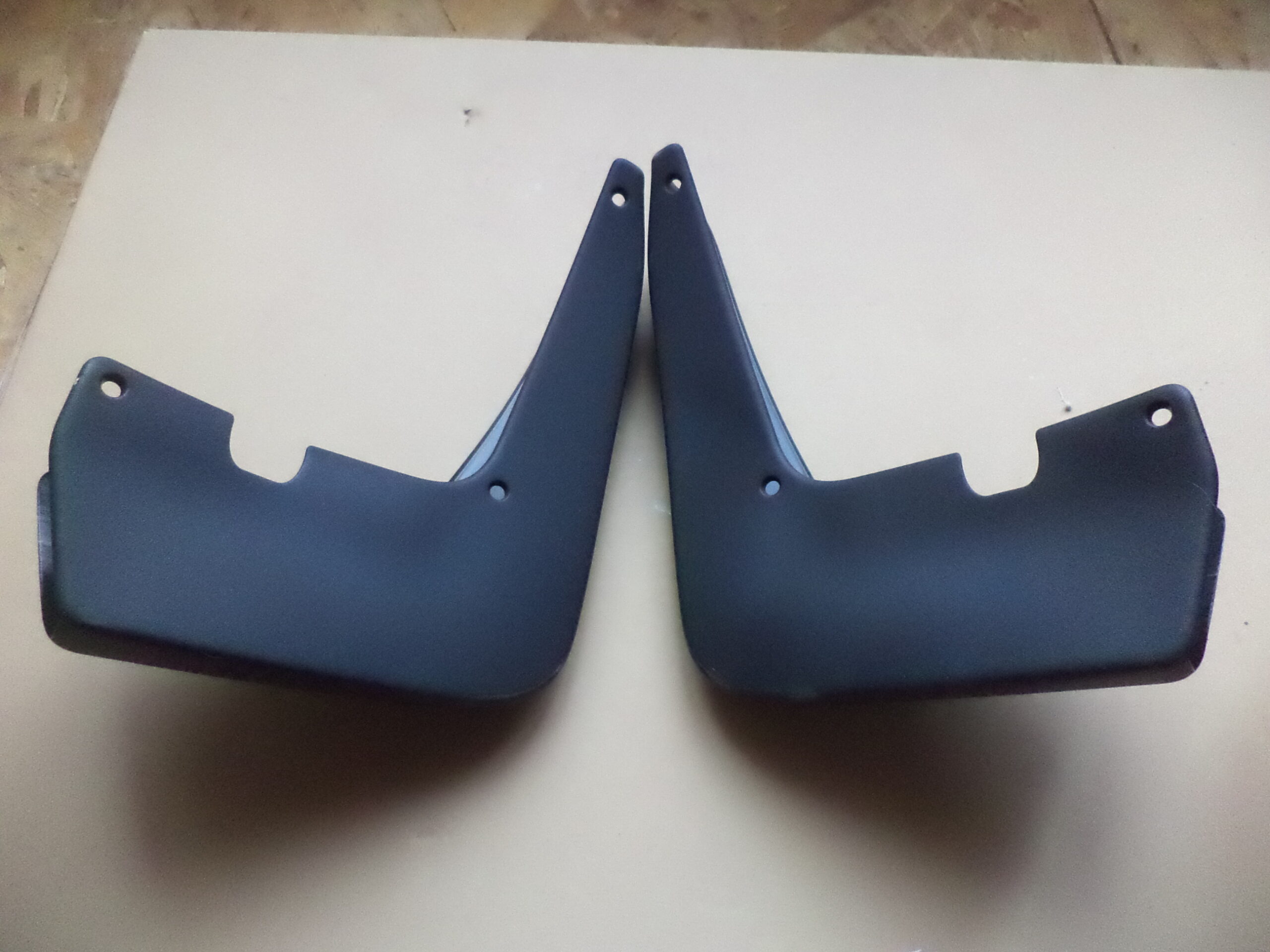 n°j10 jeu bavette arriere peugeot 208 E208 1635053980 neuf DPA86