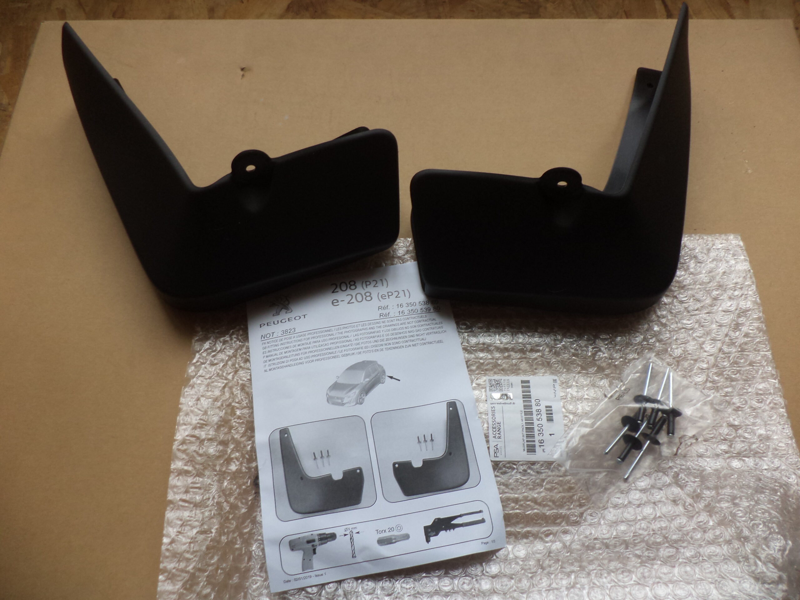 n°j10 jeu bavette arriere peugeot 208 E208 1635053980 neuf DPA86